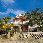 Ana House With Apartments